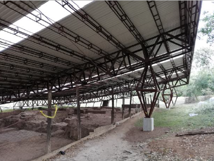 Trabajos de mantenimiento y reparación de cubierta de estructura La Palangana y malla perimetral del Parque Arqueológico Kaminaljuyu