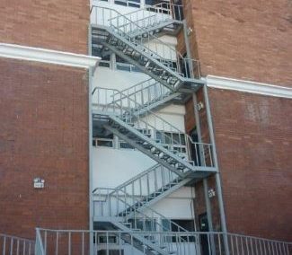 Instalación de escaleras de emergencia, Edificio Central Instituto Nacional de Administración Pública -INAP-